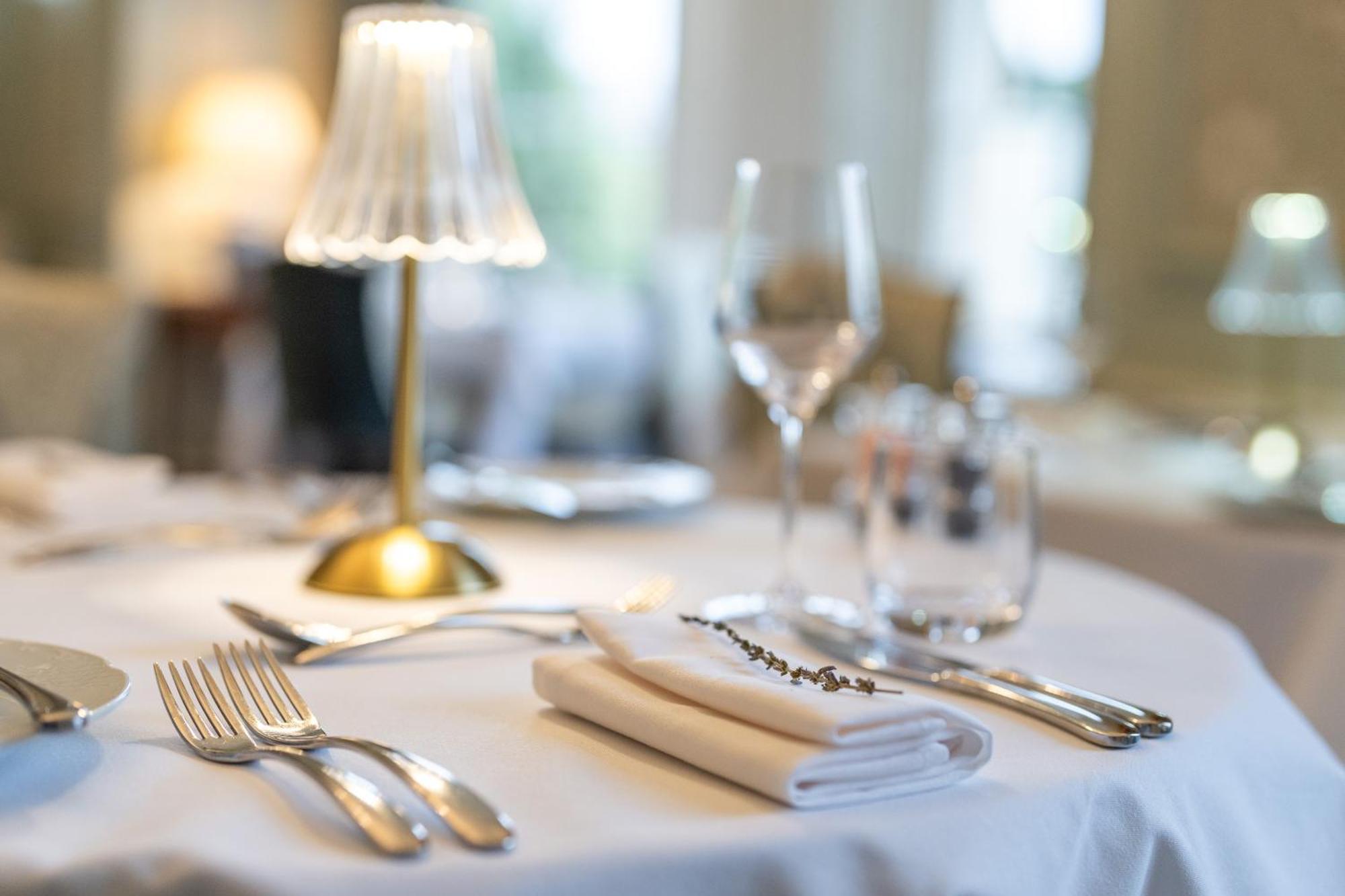 Weston Manor Hotel Ngoại thất bức ảnh