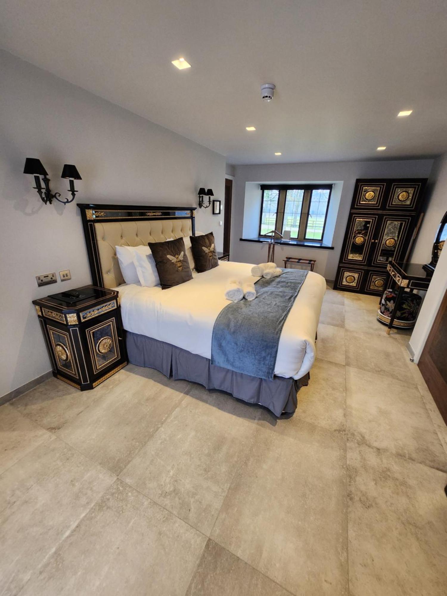 Weston Manor Hotel Ngoại thất bức ảnh